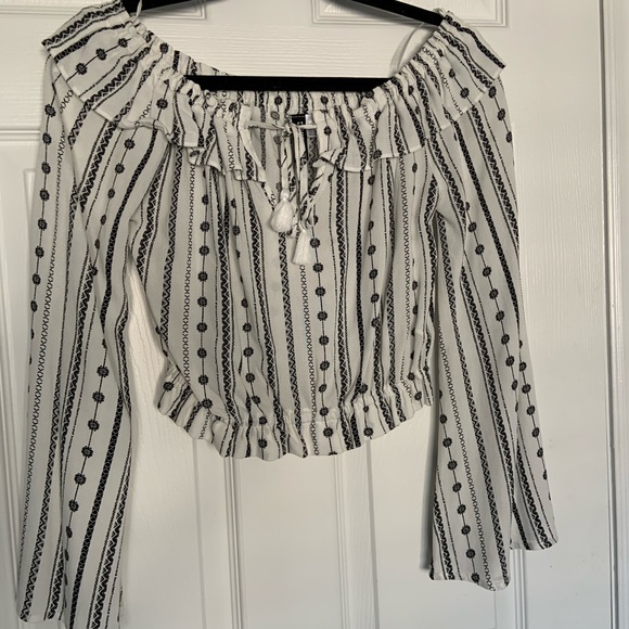 H&M Off-Shoulder Long Sleeve Flowy Top - Picture 1 of 5
